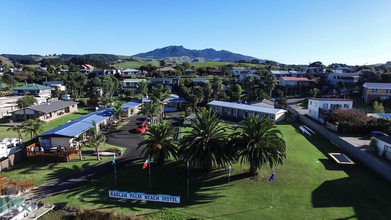 Raglan Palm Beach Motel Exterior foto