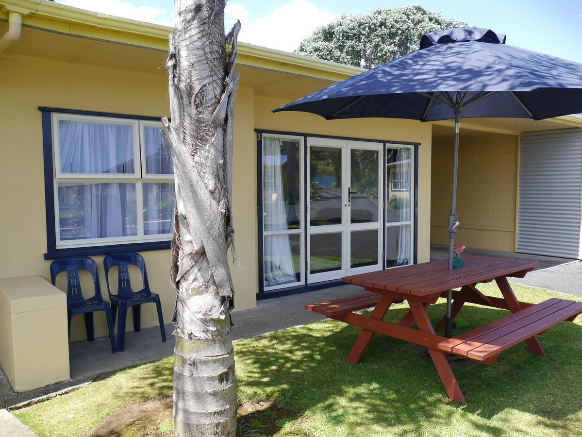 Raglan Palm Beach Motel Exterior foto