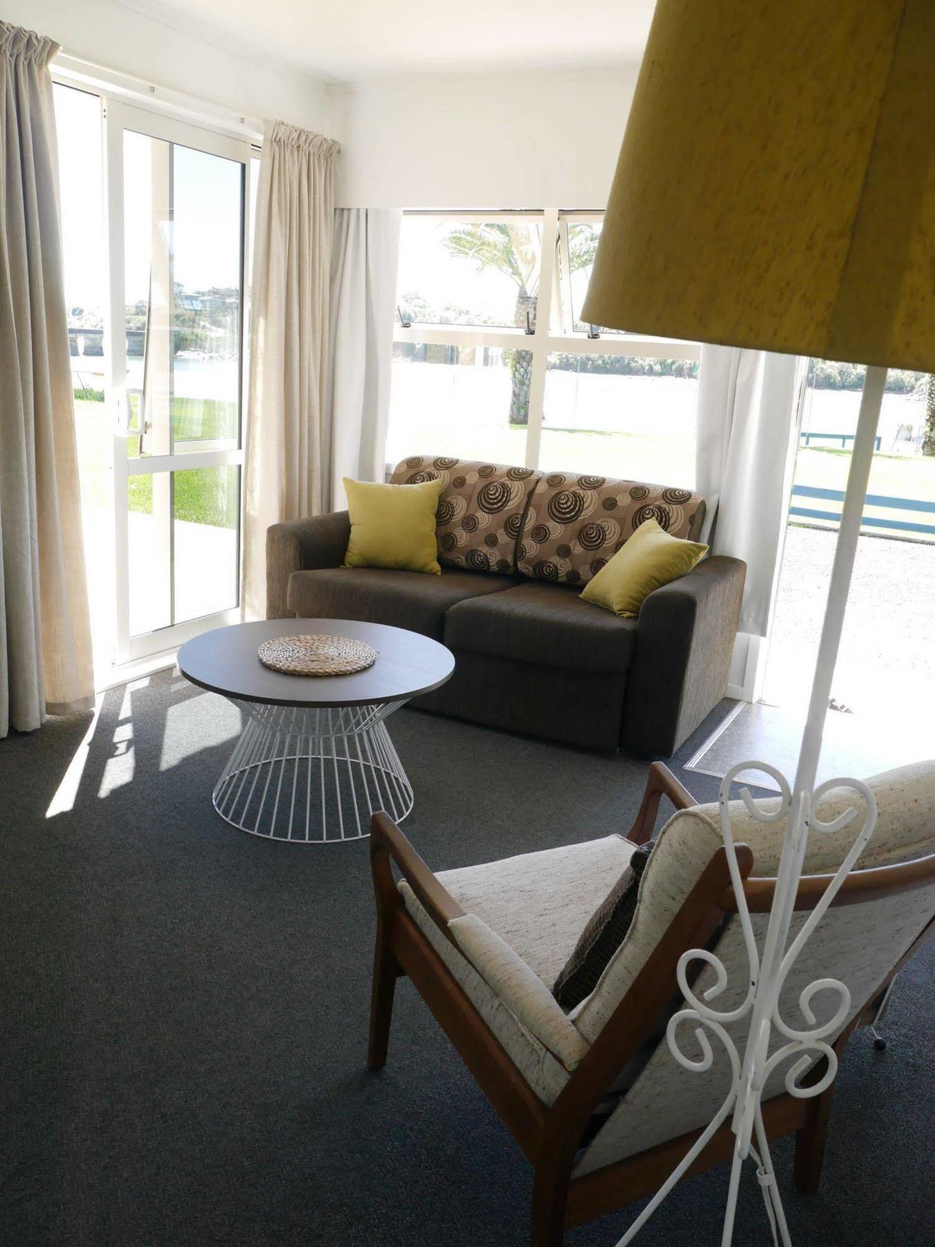 Raglan Palm Beach Motel Exterior foto