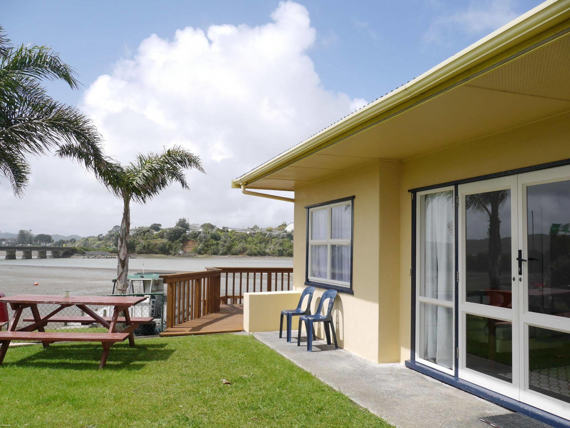 Raglan Palm Beach Motel Exterior foto